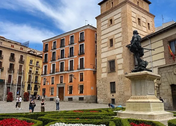 Apartment In Monumental Square Madrid Center